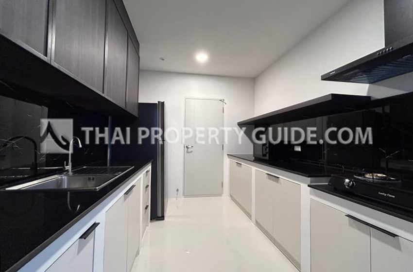 House with Shared Pool in Bangnatrad 